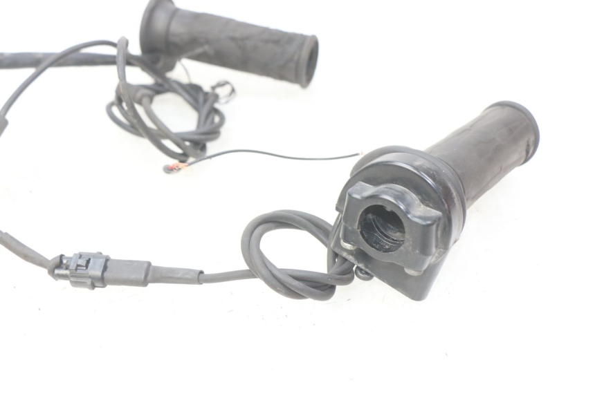 photo de THROTTLE GRIP SUZUKI SIXTEEN 125 (2008 - 2010)