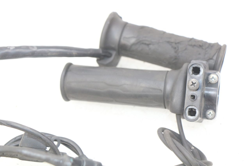 photo de THROTTLE GRIP SUZUKI SIXTEEN 125 (2008 - 2010)