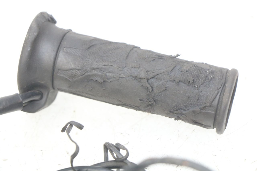 photo de THROTTLE GRIP SUZUKI SIXTEEN 125 (2008 - 2010)