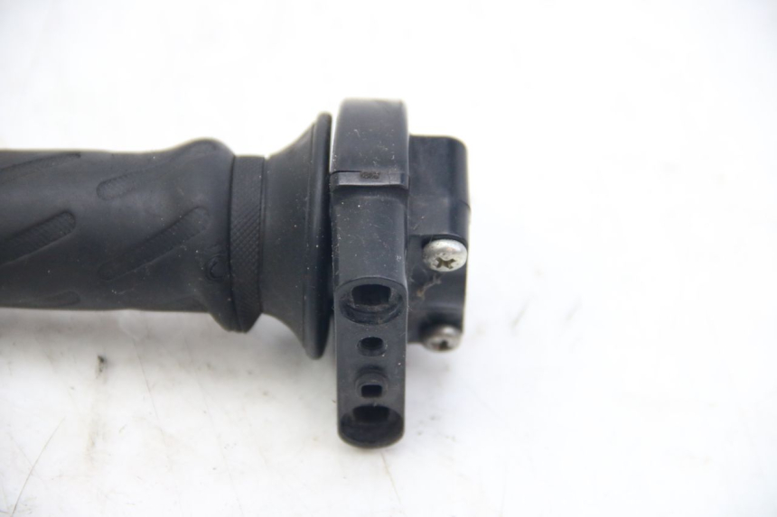 photo de THROTTLE GRIP SUZUKI SIXTEEN 125 (2008 - 2010)