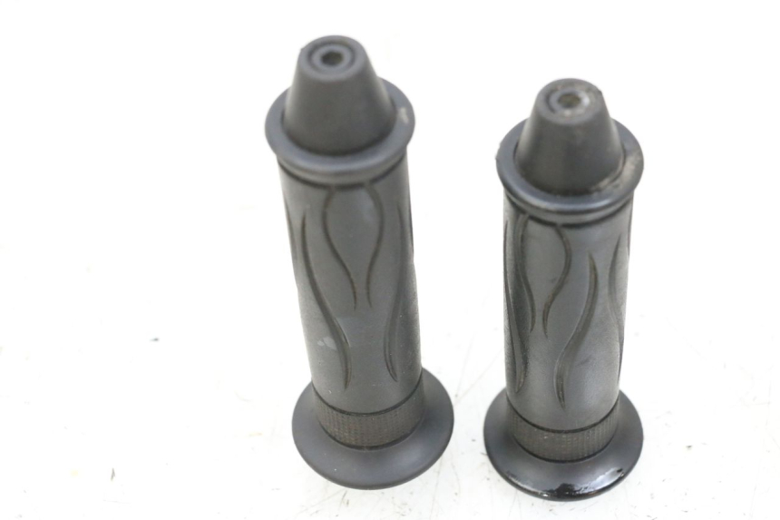 photo de THROTTLE GRIP NECO TEMPO 4T 50 (2022 - 2026) - Zoom on usage condition