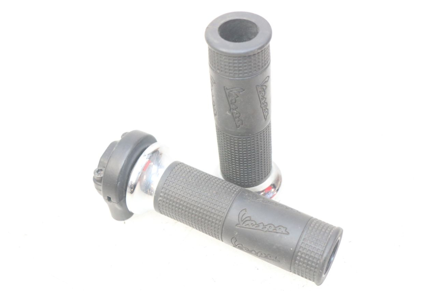 photo de THROTTLE GRIP PIAGGIO VESPA GTS IGET ABS 125 (2017 - 2023)