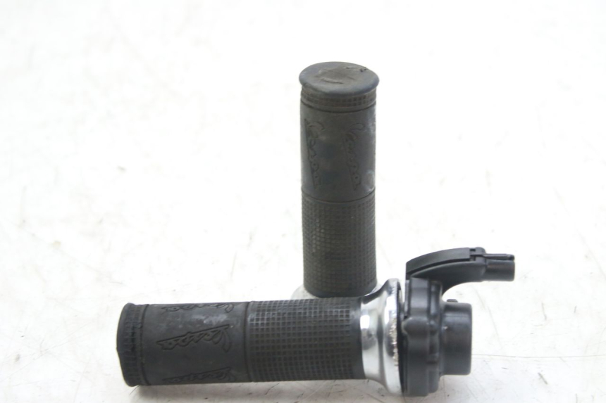 photo de THROTTLE GRIP PIAGGIO VESPA LX 2T 50 (2005 - 2013)
