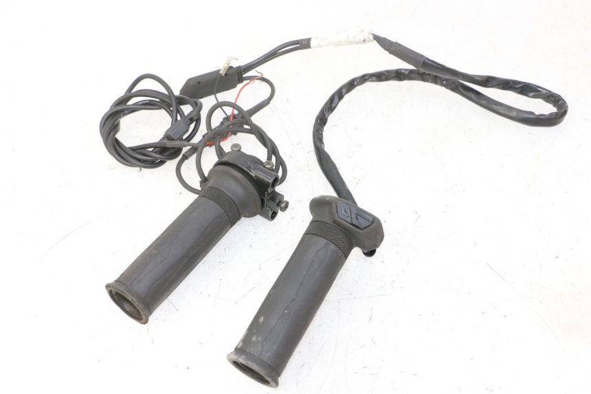 photo de THROTTLE GRIP YAMAHA XMAX X-MAX 125 (2006 - 2009)
