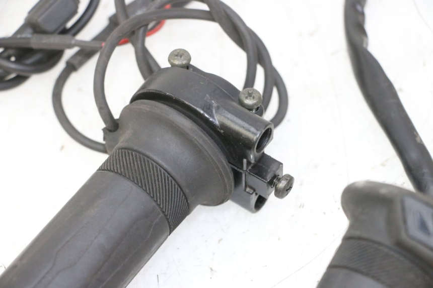 photo de THROTTLE GRIP YAMAHA XMAX X-MAX 125 (2006 - 2009)