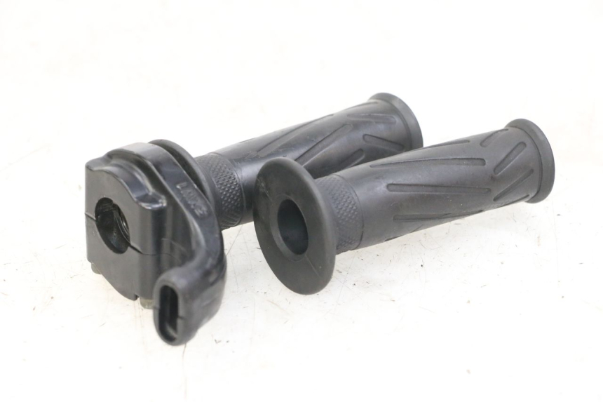 photo de THROTTLE GRIP YAMAHA FZS FAZER 600 (2001 - 2003)