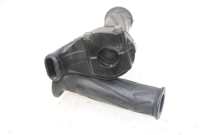 photo de THROTTLE GRIP YAMAHA FZS FAZER 600 (2001 - 2003)