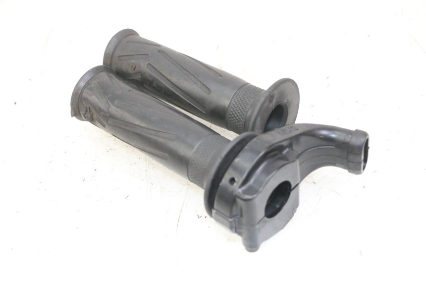 photo de THROTTLE GRIP YAMAHA FZS FAZER 600 (2001 - 2003)
