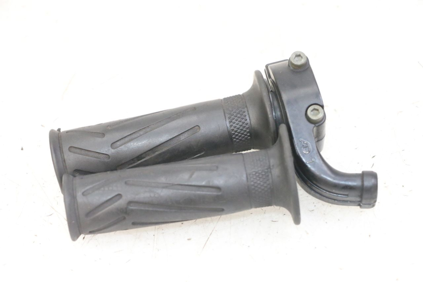 photo de THROTTLE GRIP YAMAHA FZS FAZER 600 (2001 - 2003)
