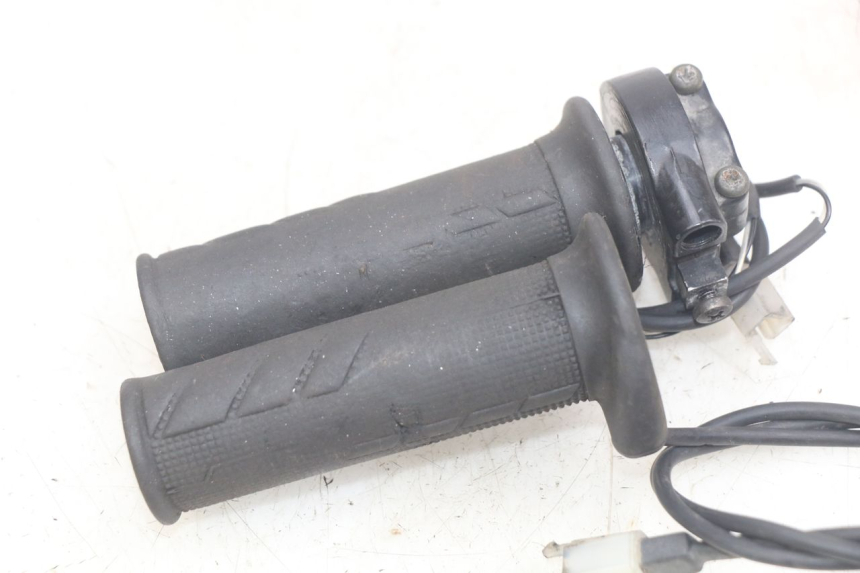 photo de THROTTLE GRIP YAMAHA X-MAX XMAX 250 (2006 - 2009)