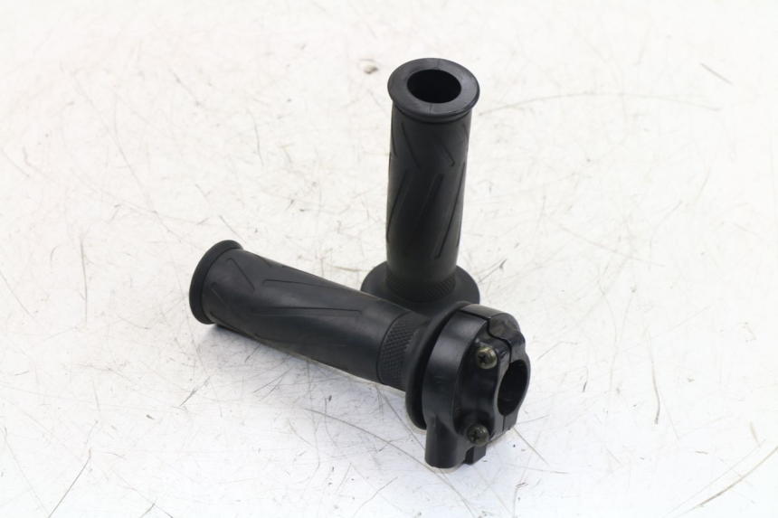 photo de THROTTLE GRIP YAMAHA XMAX X-MAX 125 (2006 - 2009)