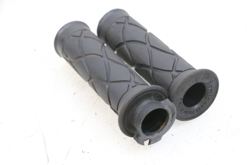 photo de THROTTLE GRIP YAMAHA YP MAJESTY 125 (2002 - 2006) - Zoom on usage condition