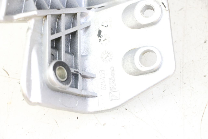 photo de RIGHT REAR HANDLEBAR PIAGGIO MP3 LT 400 (2007 - 2012)