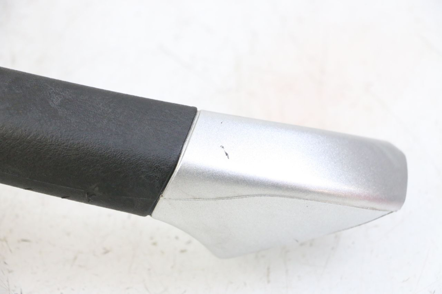 photo de RIGHT REAR HANDLEBAR PIAGGIO MP3 LT 400 (2007 - 2012)