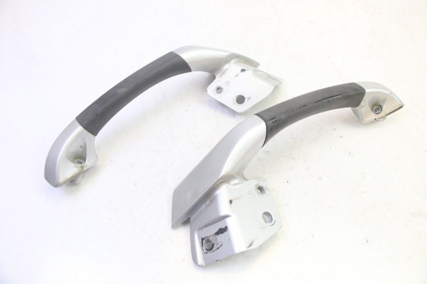 photo de GRAB RAIL PIAGGIO MP3 RL 250 (2007 - 2010) - Zoom on usage condition