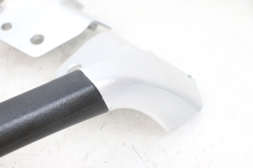 photo de GRAB RAIL PIAGGIO MP3 RL 250 (2007 - 2010) - Component zoom