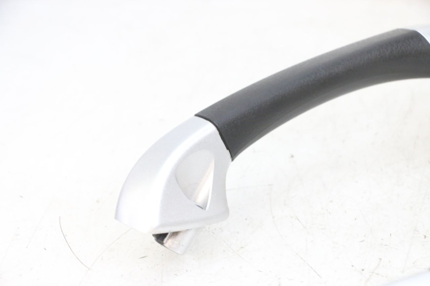 photo de GRAB RAIL PIAGGIO MP3 RL 250 (2007 - 2010) - High-resolution close-up