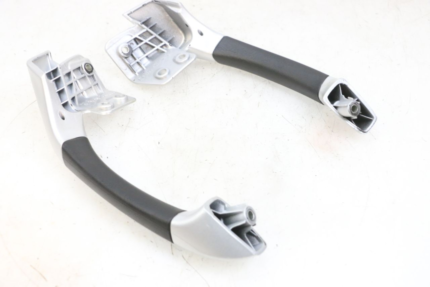 photo de GRAB RAIL PIAGGIO MP3 RL 250 (2007 - 2010) - Zoom on usage condition