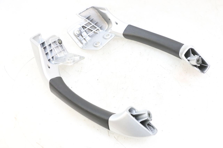 photo de GRAB RAIL PIAGGIO MP3 RL 250 (2007 - 2010) - Technical close-up