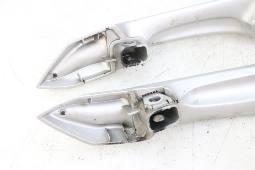 photo de REAR HANDLEBARS PEUGEOT SATELIS 125 (2010 - 2012)