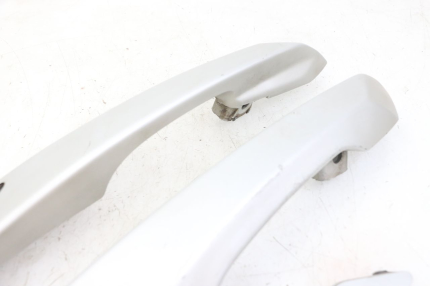 photo de GRAB RAIL PEUGEOT SATELIS 125 (2013 - 2018)