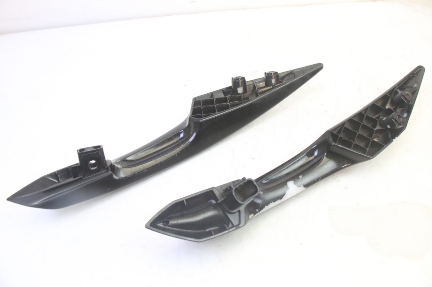 photo de GRAB RAIL PEUGEOT SATELIS 125 (2013 - 2018)