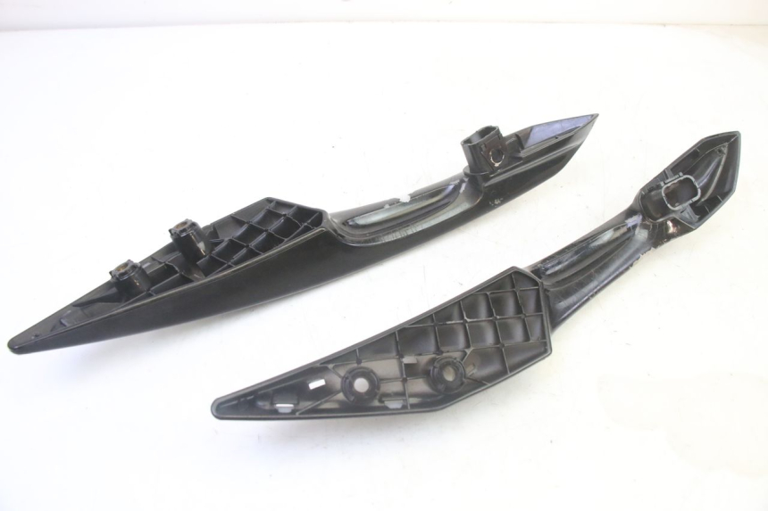 photo de GRAB RAIL PEUGEOT SATELIS 125 (2013 - 2018)