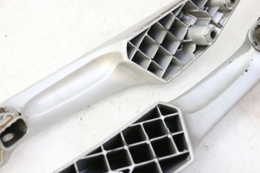 photo de REAR HANDLEBARS PEUGEOT SATELIS 125 (2006 - 2009)