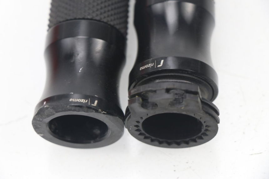 photo de HANDLEBAR GRIP HONDA CBF 500 (2004 - 2007)