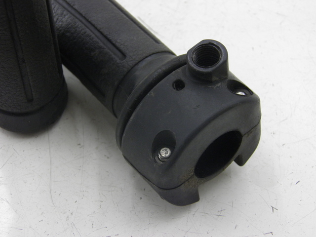 photo de HANDLEBAR GRIP HONDA FES PANTHEON 125 (2003 - 2007)
