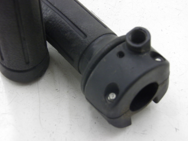 photo de HANDLEBAR GRIP HONDA FES PANTHEON 125 (2003 - 2007)