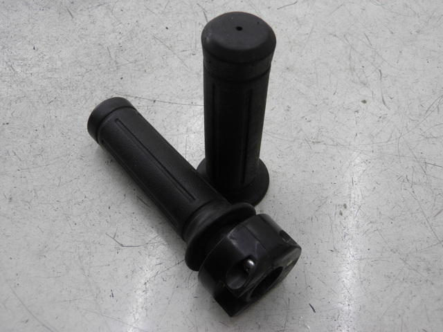 photo de HANDLEBAR GRIP HONDA NHX LEAD 110 (2008 - 2010)