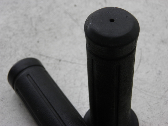 photo de HANDLEBAR GRIP HONDA NHX LEAD 110 (2008 - 2010)