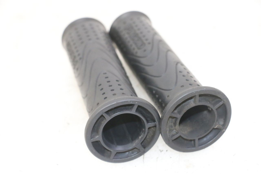 photo de HANDLEBAR GRIP PIAGGIO MP3 LT 300 (2010 - 2016)