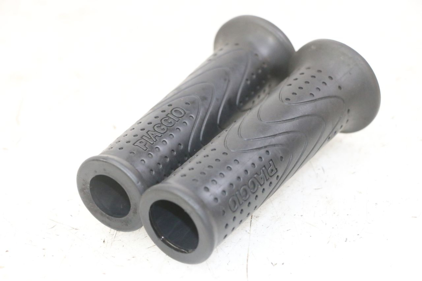 photo de HANDLEBAR GRIP PIAGGIO MP3 LT 300 (2010 - 2016)