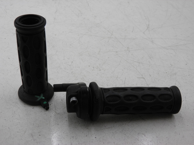 photo de HANDLEBAR GRIP PIAGGIO MP3 RL 125 (2006 - 2014)