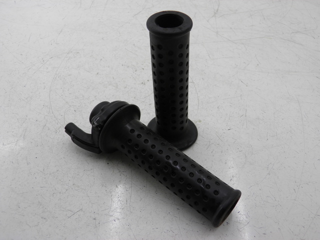 photo de HANDLEBAR GRIP PIAGGIO MP3 RL 125 (2006 - 2014)