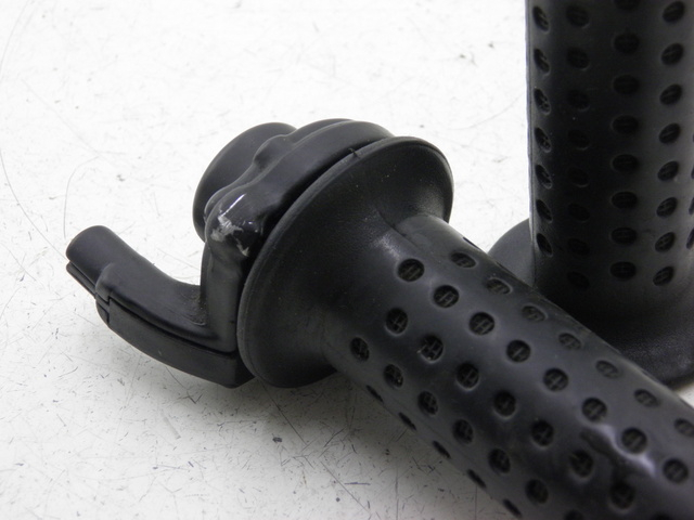 photo de HANDLEBAR GRIP PIAGGIO MP3 RL 125 (2006 - 2014)