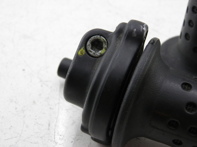 photo de HANDLEBAR GRIP PIAGGIO MP3 RL 125 (2006 - 2014)