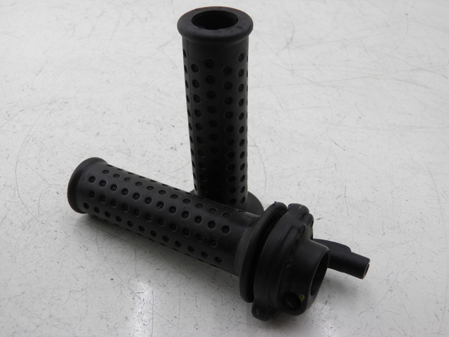 photo de HANDLEBAR GRIP PIAGGIO MP3 RL 125 (2006 - 2014)