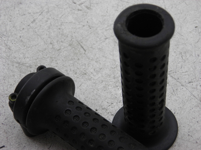 photo de HANDLEBAR GRIP PIAGGIO MP3 RL 250 (2007 - 2010)