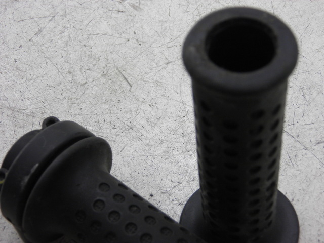 photo de HANDLEBAR GRIP PIAGGIO MP3 RL 250 (2007 - 2010)