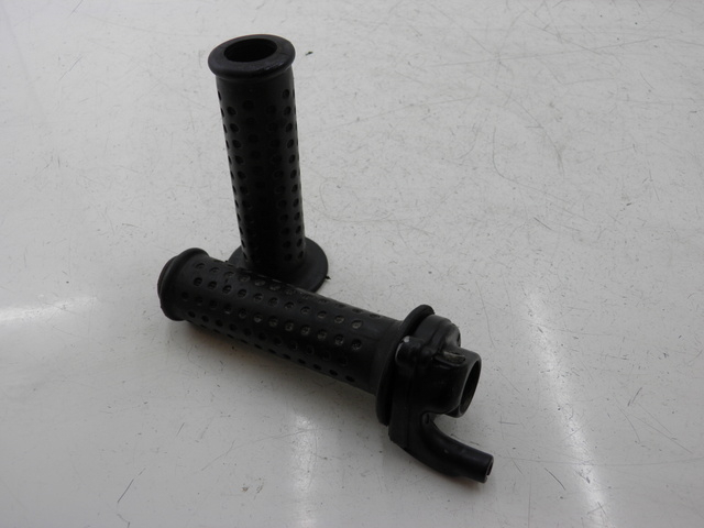 photo de HANDLEBAR GRIP PIAGGIO SUPER LX 125 (2000 - 2003)