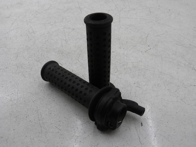 photo de HANDLEBAR GRIP PIAGGIO X8 125 (2004 - 2007)