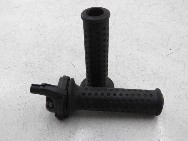 photo de HANDLEBAR GRIP PIAGGIO X8 125 (2004 - 2007)