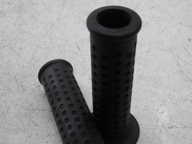 photo de HANDLEBAR GRIP PIAGGIO X8 125 (2004 - 2007)