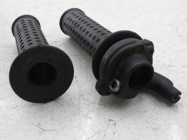 photo de HANDLEBAR GRIP PIAGGIO X8 125 (2004 - 2007)