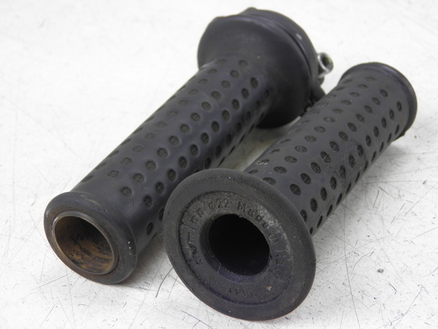 photo de HANDLEBAR GRIP PIAGGIO X8 125 (2004 - 2007)