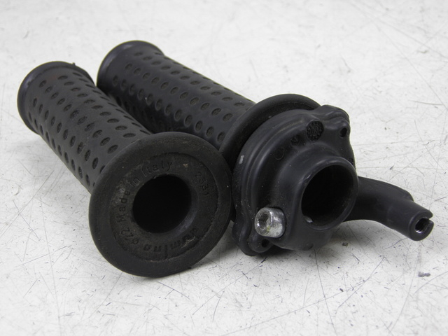 photo de HANDLEBAR GRIP PIAGGIO X8 125 (2004 - 2007)