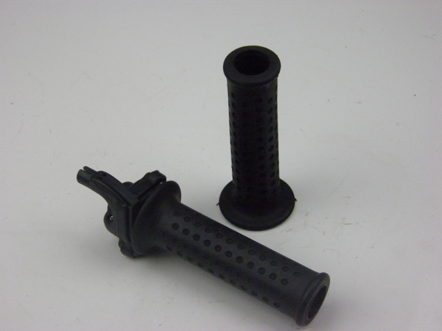 photo de HANDLEBAR GRIP PIAGGIO X8 125 (2004 - 2007)